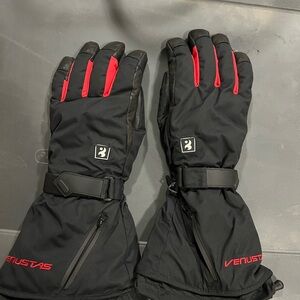 Venustas Black and Red Winter Gloves
